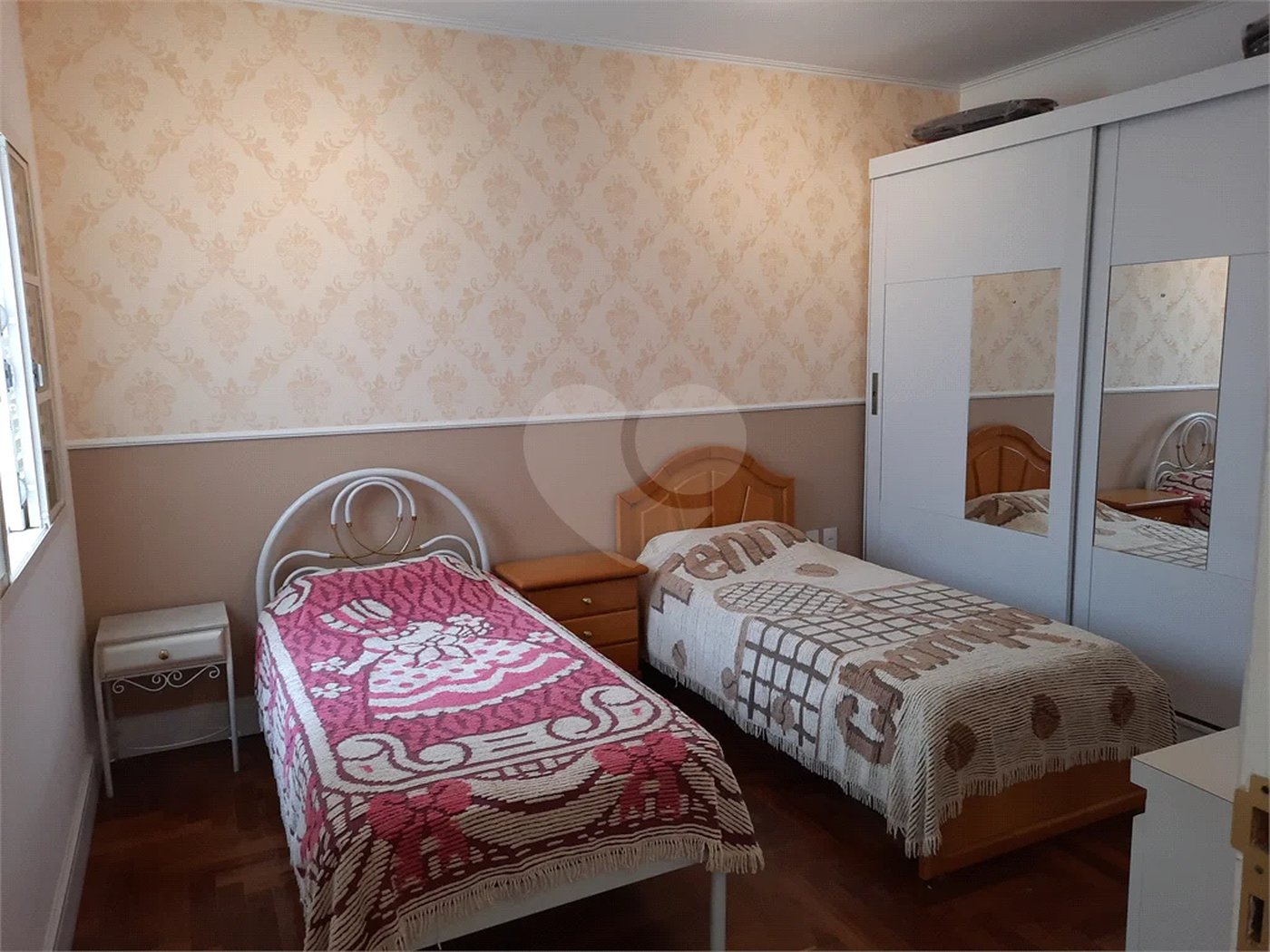 casa térrea na Vila Romana, 07 vagas de garagem, 4 quartos,, sendo 1 suíte amplo quintal.