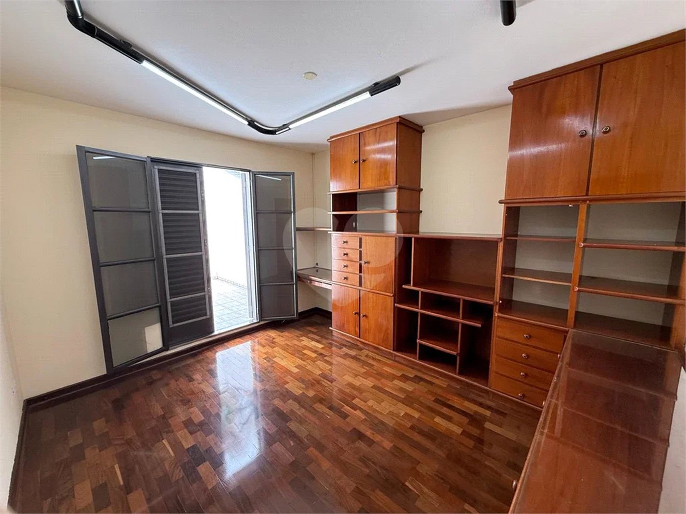 Excelente Casa de Esquina na Vila Monteiro – Oportunidade para Moradia ou Comércio