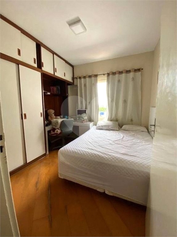 Casa com 202m² , 4 dormitórios , sendo 1 suíte , 3 vagas de garagem.