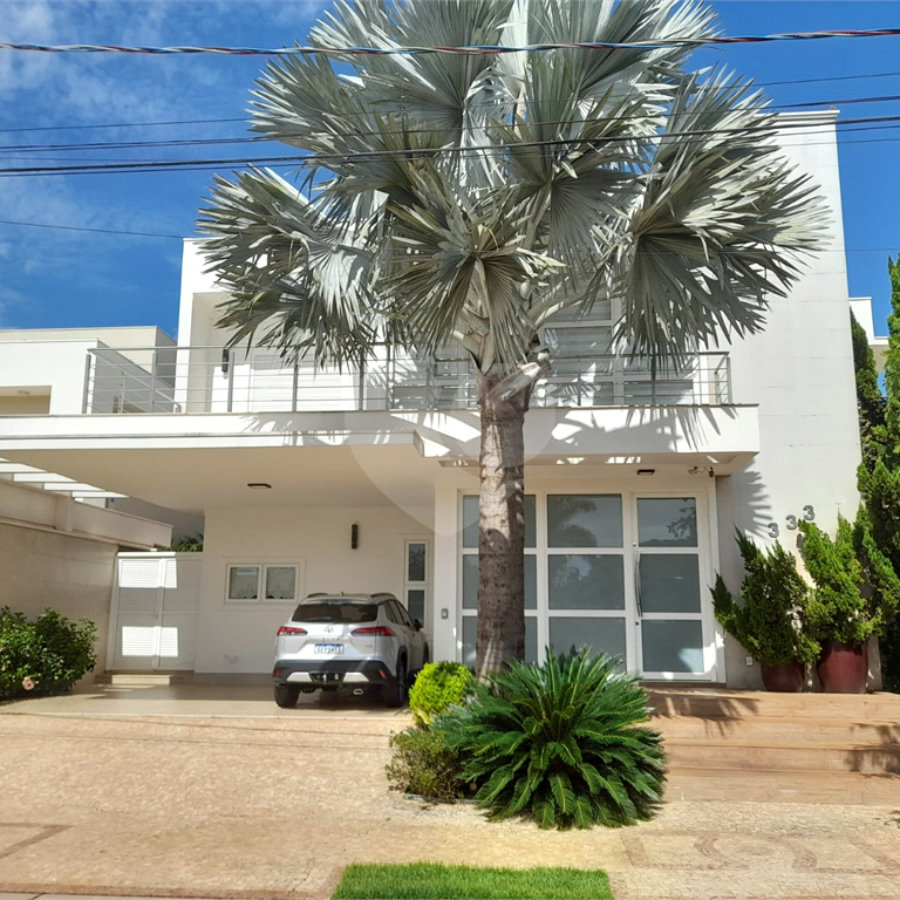 Casa à Venda no Condomínio Damha III – Elegância e Conforto para sua Família