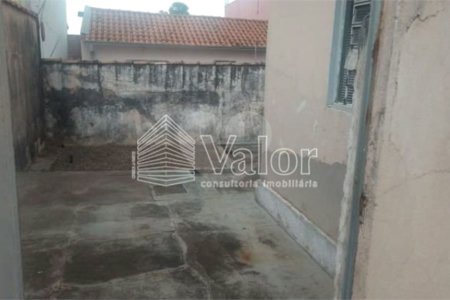 Casa térrea com 2 dormitórios.