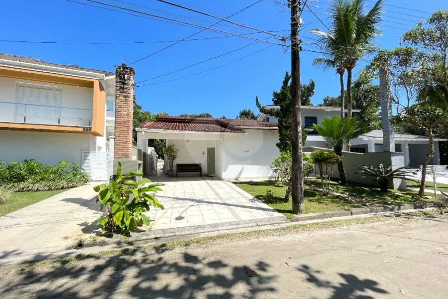 Casa à venda com 4 quartos, sendo 3 suítes, em Riviera de São Lourenço, Bertioga, SP
