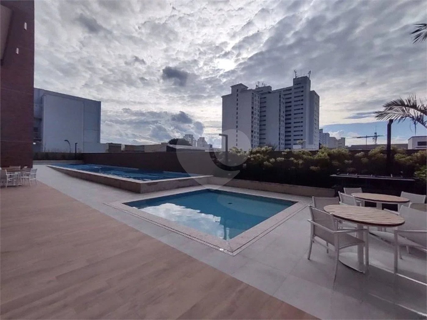 Apartamento novo com 129m² na Mooca com 2 suítes e 2 vagas.