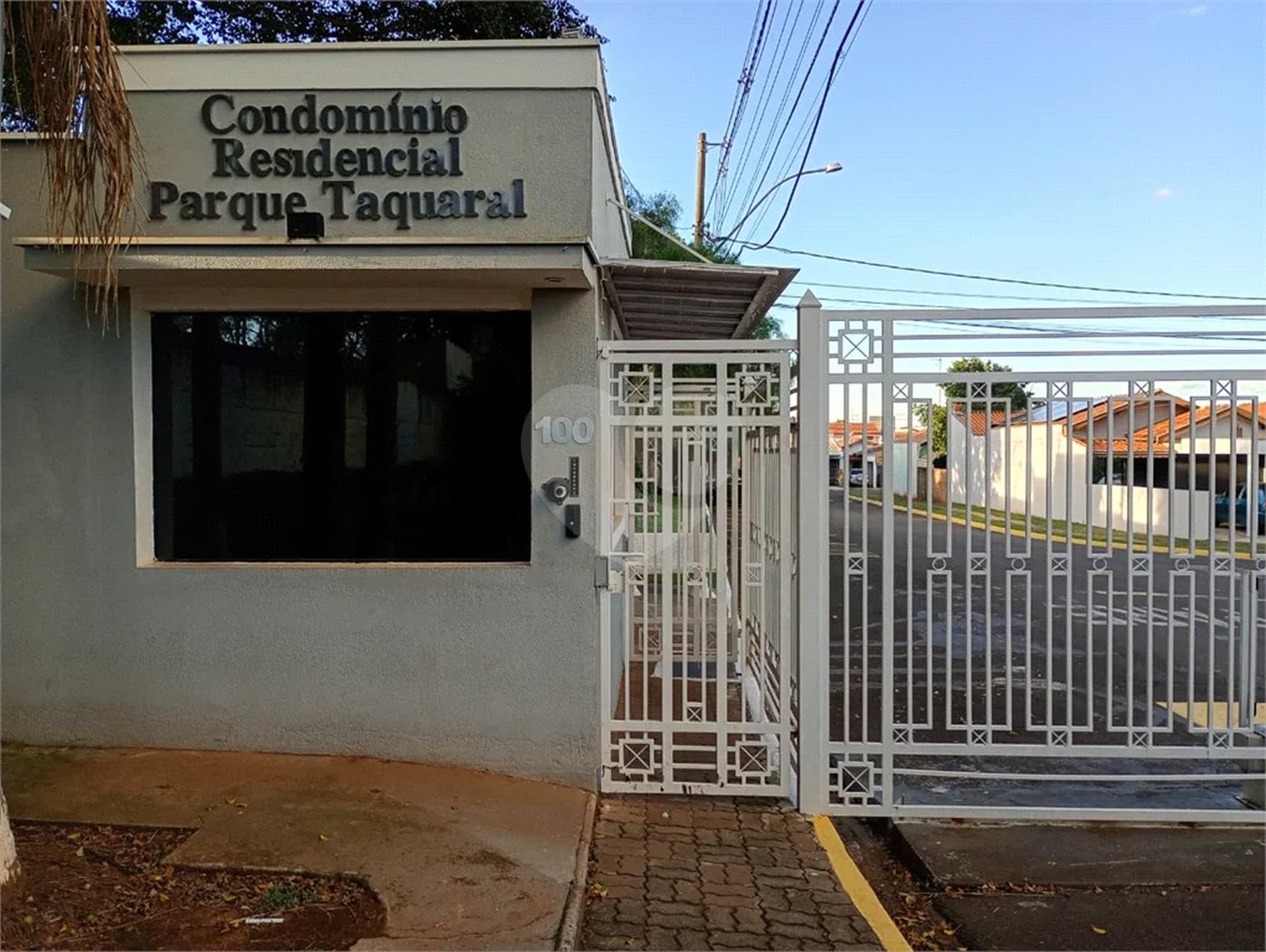 Casa térrea com edícula, com 4 dormitórios à venda no Condomínio Residencial Parque Taquaral em Piracicaba/SP.