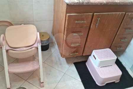 Apartamento a venda na Aclimação com 4 dormitórios e 2 vagas.