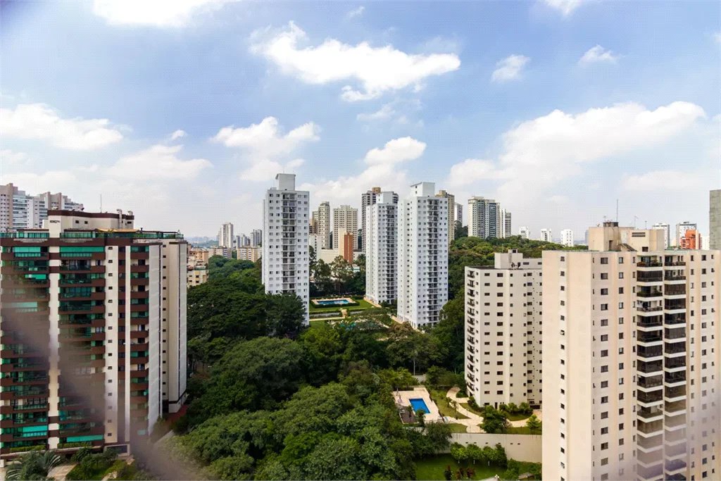 Apartamento à venda com 3 quartos, sendo 2 suítes, em Morumbi, São Paulo, SP