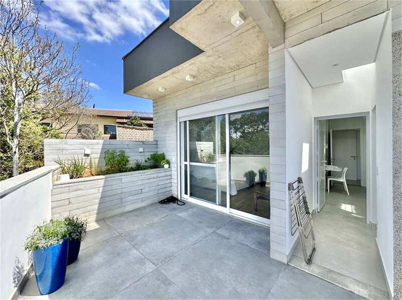 Casa Contemporânea e Mobiliada no Condomínio Palos Verdes – A Essência do Alto Padrão na Granja Viana – 7 suítes, 4 pavimentos com elevador