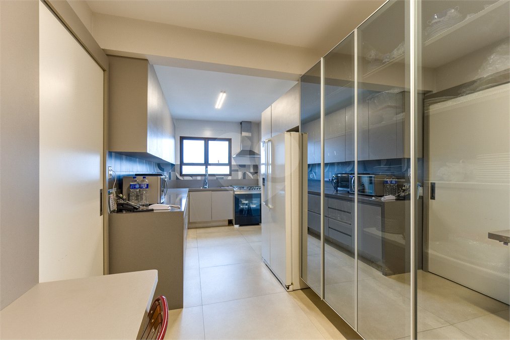 Apartamento à venda com 3 quartos, sendo 2 suítes, em Campo Belo, São Paulo, SP