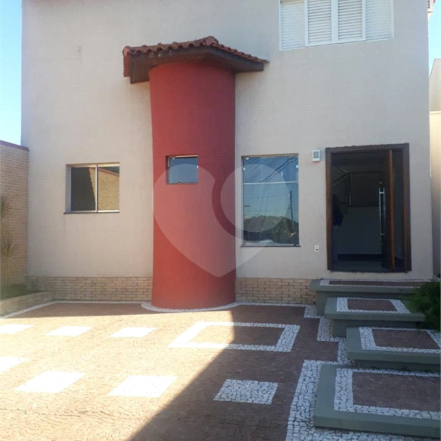 Excelente casa para venda no Parque Fher