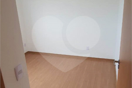 Apartamento no Condomínio Monte Athos.