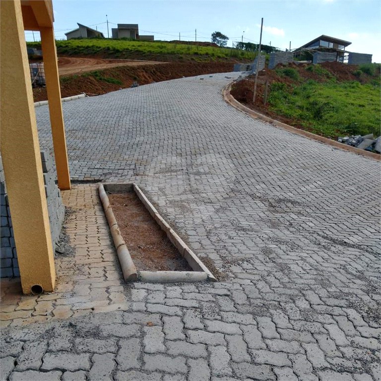 Terreno em Joanópolis com 1.000 metros, condomínio fechado com portaria e segurança, pronto para construir