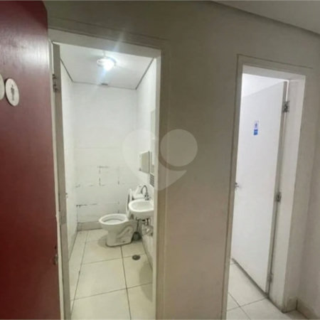 Ponto Comercial de Esquina Imperdível na Saúde / SP! Visibilidade Total para Seu Negócio!