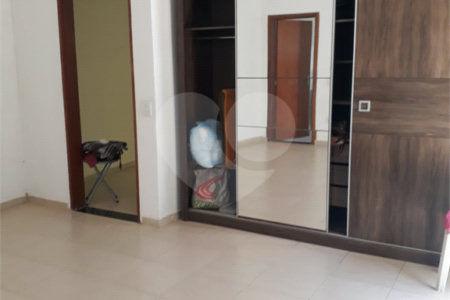 Sobrado à Venda no Condomínio Picollo Villagio com mobilha