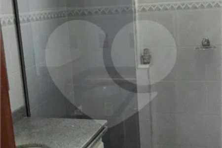 Apartamento Espaçoso com 4 Dormitórios, Suíte e Varanda no Jardim Paris