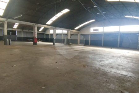 Excelente Galpão Industrial e Comercial em Jundiaí com AVCB e Zoneamento ZR3