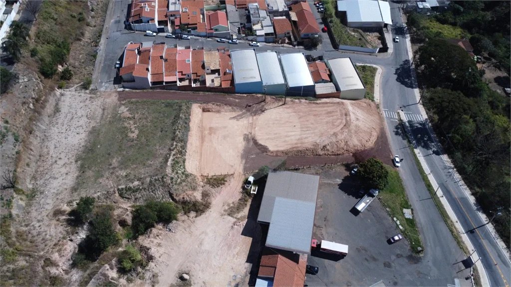 Terreno Amplo com 6.265m² e Acesso por Dois Níveis – Ótima Localização!