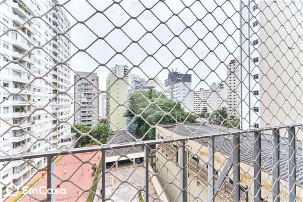 Apartamento de 345m2, 1 por andar.4 dormitórios (sendo 1 suite e 1 closet).