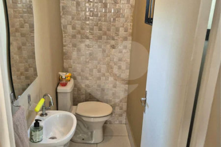 Casa em condomínio à venda em Valinhos no Residencial Santa Elisa com possibilidade de permuta por apartamento