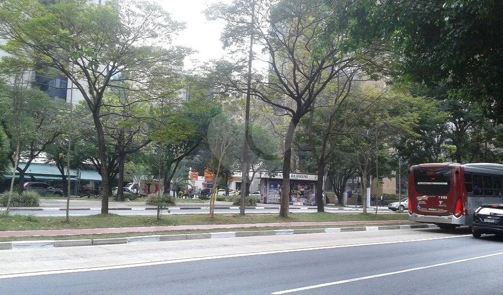 Sala comercial para locação e venda. 204m² AU