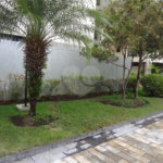 COBERTURA COM PISCINA E CHURRASQUEIRA NA CASA VERDE.