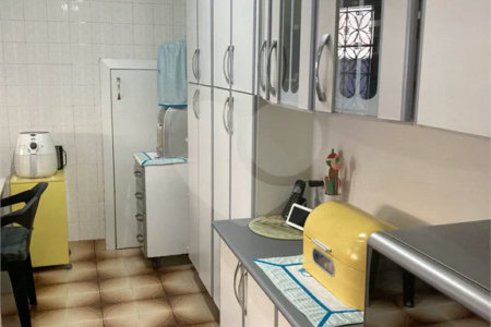 Casa com 4 dormitórios na Saúde.