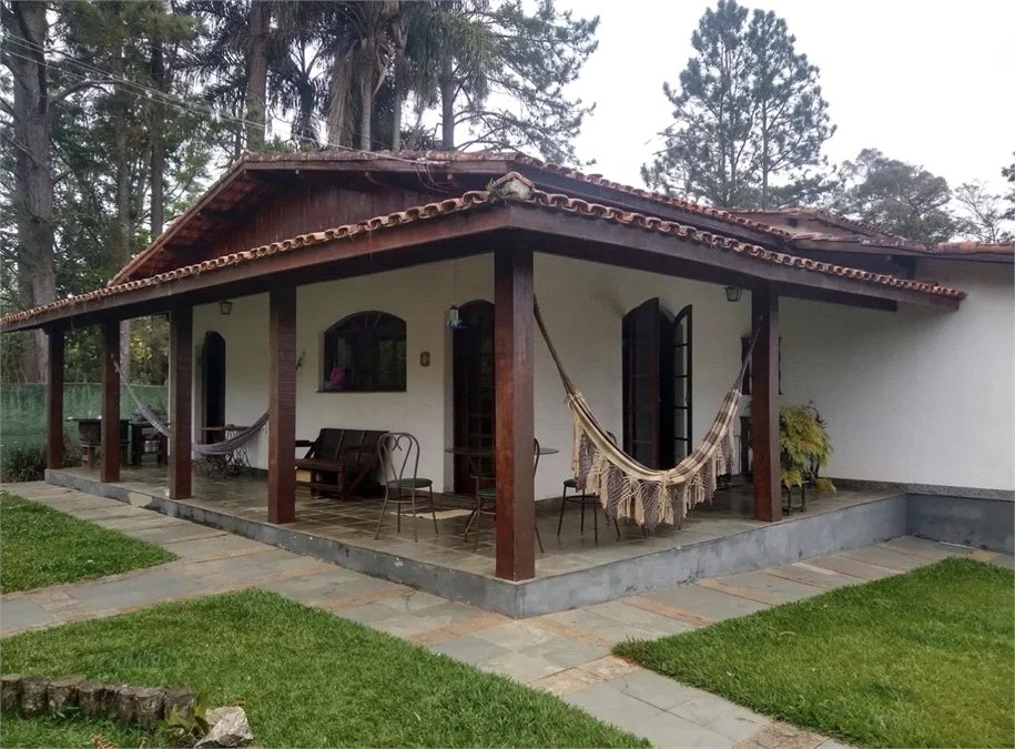 Excelente oportunidade de venda em condomínio fechado.
