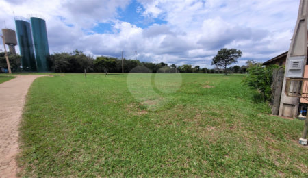 Terreno à venda no condomínio Vila Pinhal, Itirapina - SP