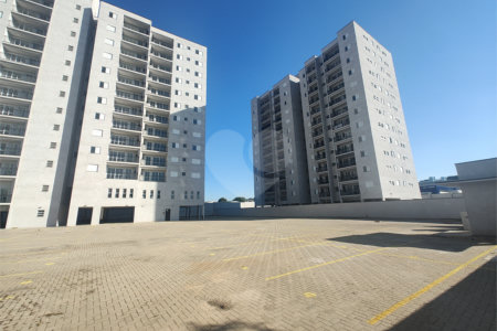 Apartamento em Atibaia com 3 dormitórios (1 suíte), 2 vagas de garagem, excelente localização, próximo a comércios