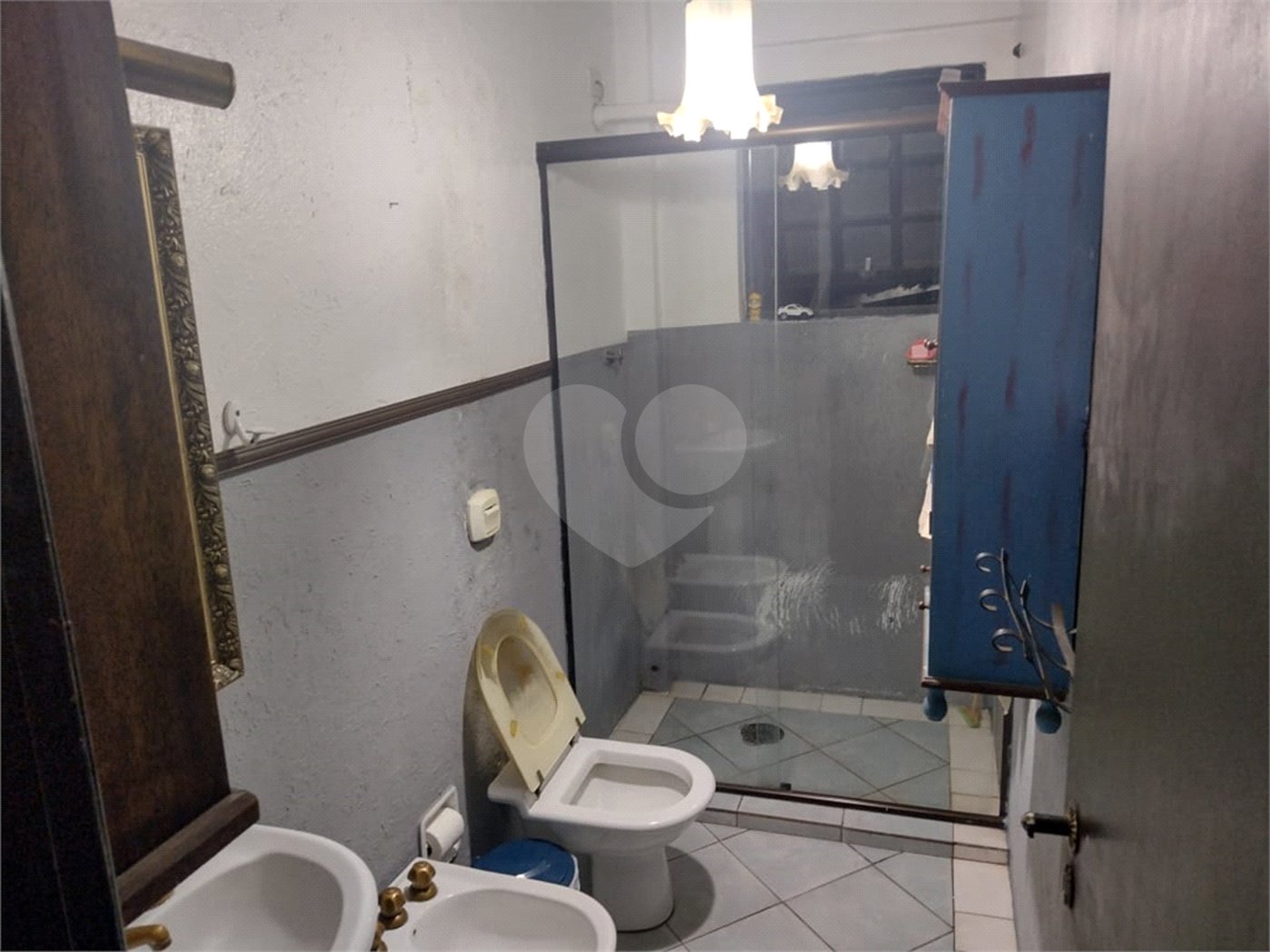 Casa à venda na Vila Mariana de 300 metros quadrados, com 3 dormitórios, 1 suíte e 2 vagas.