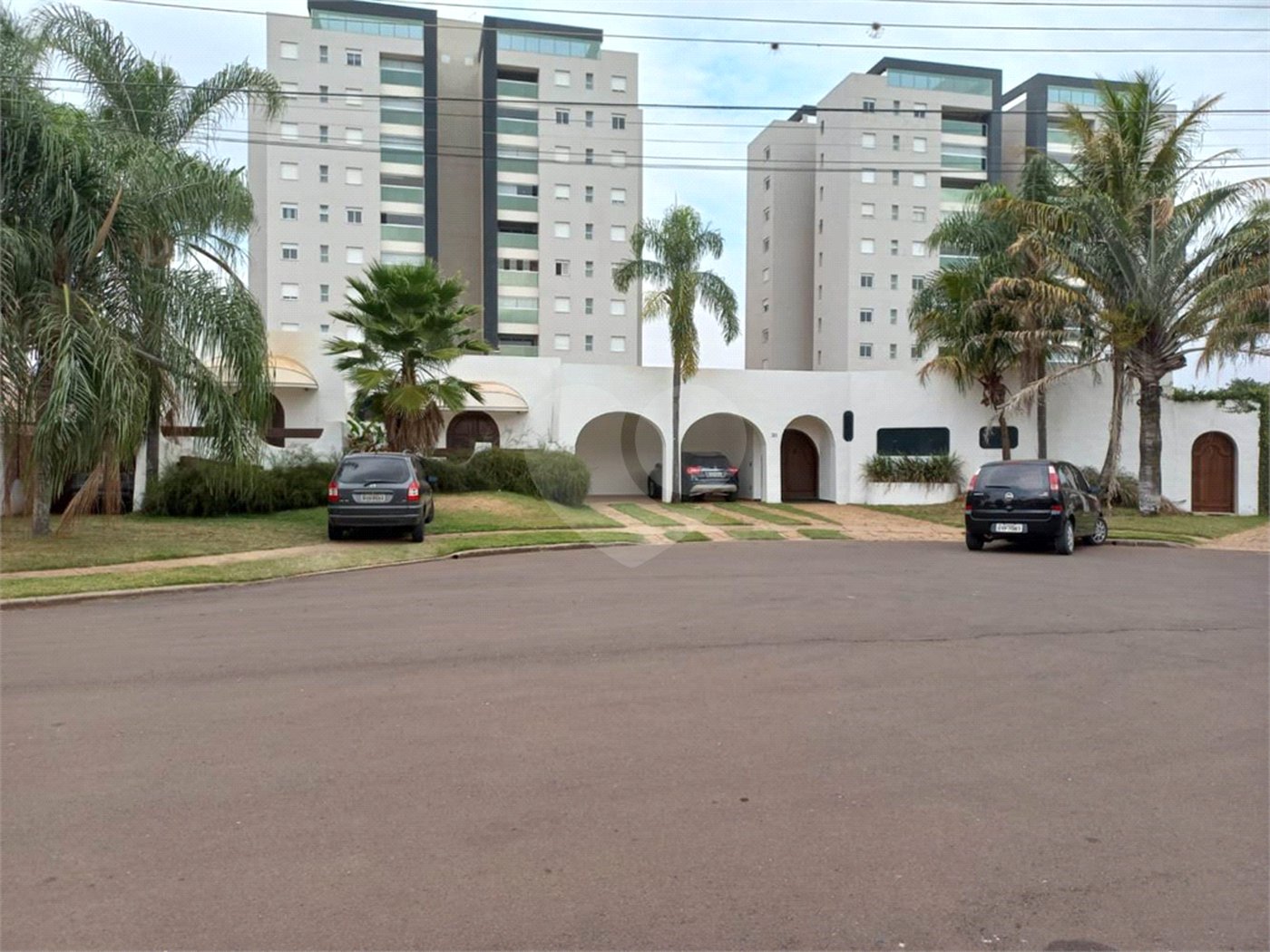 Casa térrea no Condomínio Faber I.