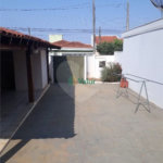 Ampla casa no condomÍnio Parque Fehr, contendo: