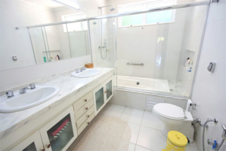 Sobrado à venda com 4 quartos, sendo 2 suítes, em Chácara Monte Alegre, São Paulo, SP