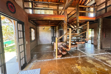 Casa "pé na água" à venda em condomínio fechado – Bragança Paulista/SP Com 305m² de Á/C e 1.305m² ÁT