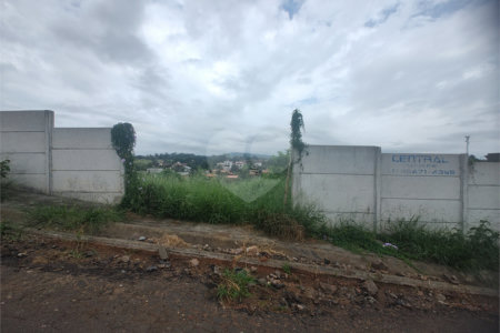 Terreno em Atibaia com 990 metros, pronto para construir, topografia declive, aceita financiamento