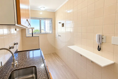 Apartamento de 44 m² com 2 dormitórios, varanda integrada e 1 vaga na Vila Guarani