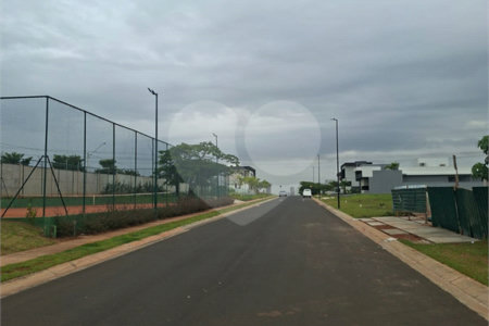 Terreno à venda no Condomínio Jardim Villa Sapezal, em Indaiatuba (Chácara Alvorada) — R$ 580.000,00 - Terreno com 360m² de área total (12x30), o terreno é plano e está localizado na entrada do condominio,O Jardim Villa Sapezal conta com infraestrutura completa, ruas largas e pavimentadas, portaria
