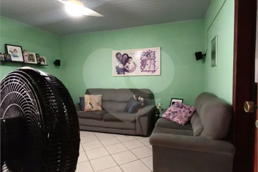 Casa térrea com excelente localização, próxima à Avenida Engenheiro Caetano Álvares.