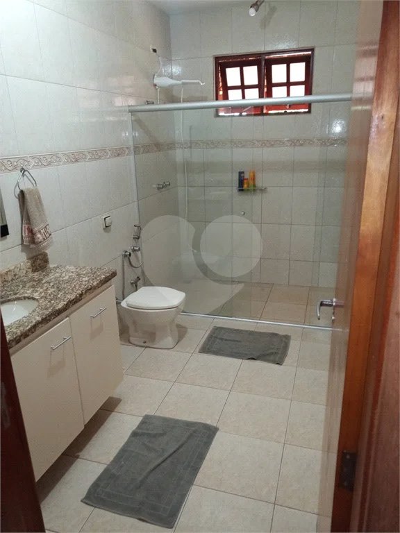 Chácara à venda. Ampla área de lazer. Aceita permuta com apartamento na praia