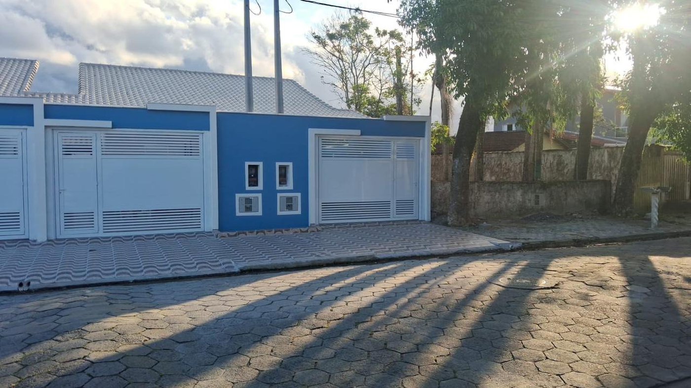 🏡 CASA COM PISCINA NO JARDIM MARABÁ – MONGAGUÁ