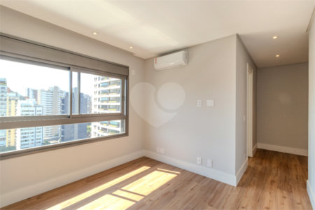 Apartamento para venda em Moema com 3 quartos, sendo 3 suítes, 2 vagas, 149 m²