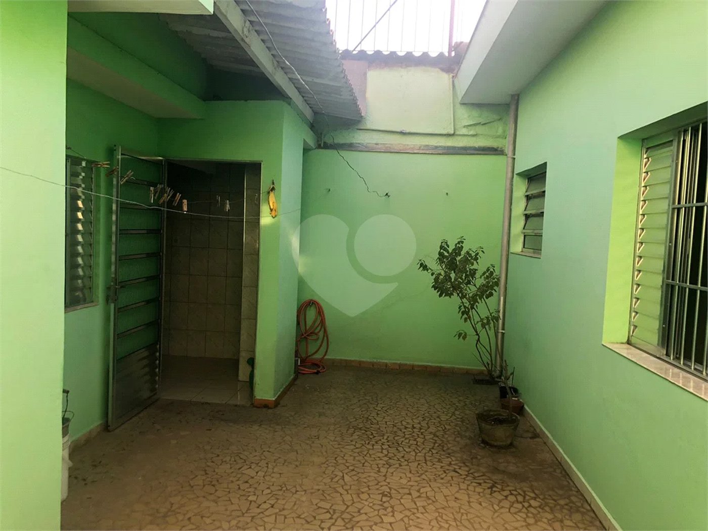 Ótima casa térrea a venda, 2 quartos e 2 vagas de garagem Jd Maristela