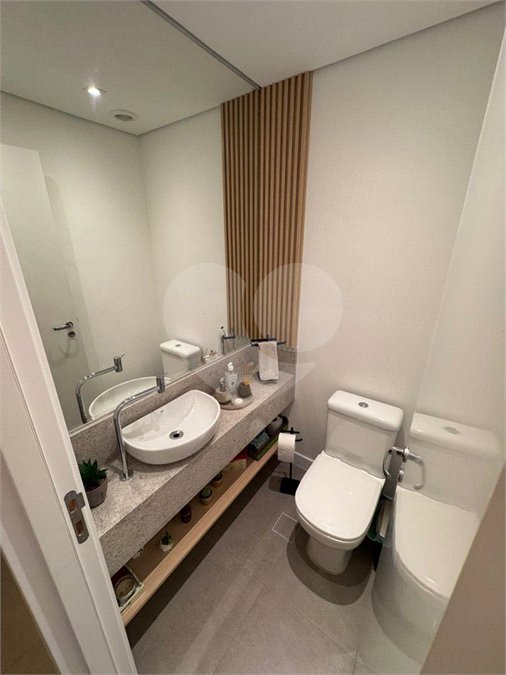 Apartamento á venda de 81m2 no Ipiranga com 2 dorms, 2 suítes, 3 banheiros, 2 vagas. Estuda permuta.