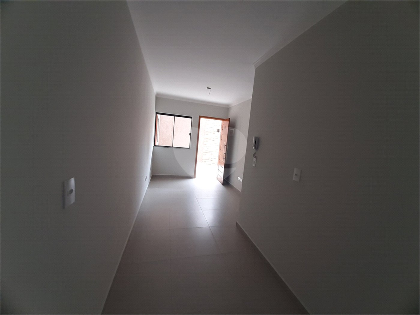 Apartamento com 37m2, 2 quartos, banheiro, sala, cozinha, quintal e 1 vaga de GARAGEM