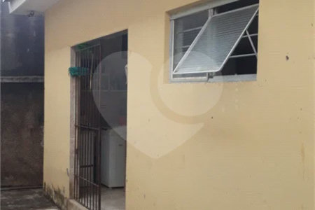 Casa térrea com amplo terreno