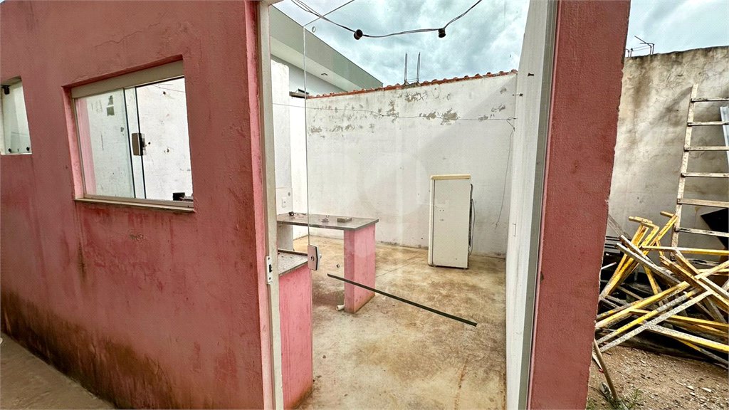 Sobrado a venda com 3 dormitorios sendo 1 suite com closet e varanda no bairro Arcoville