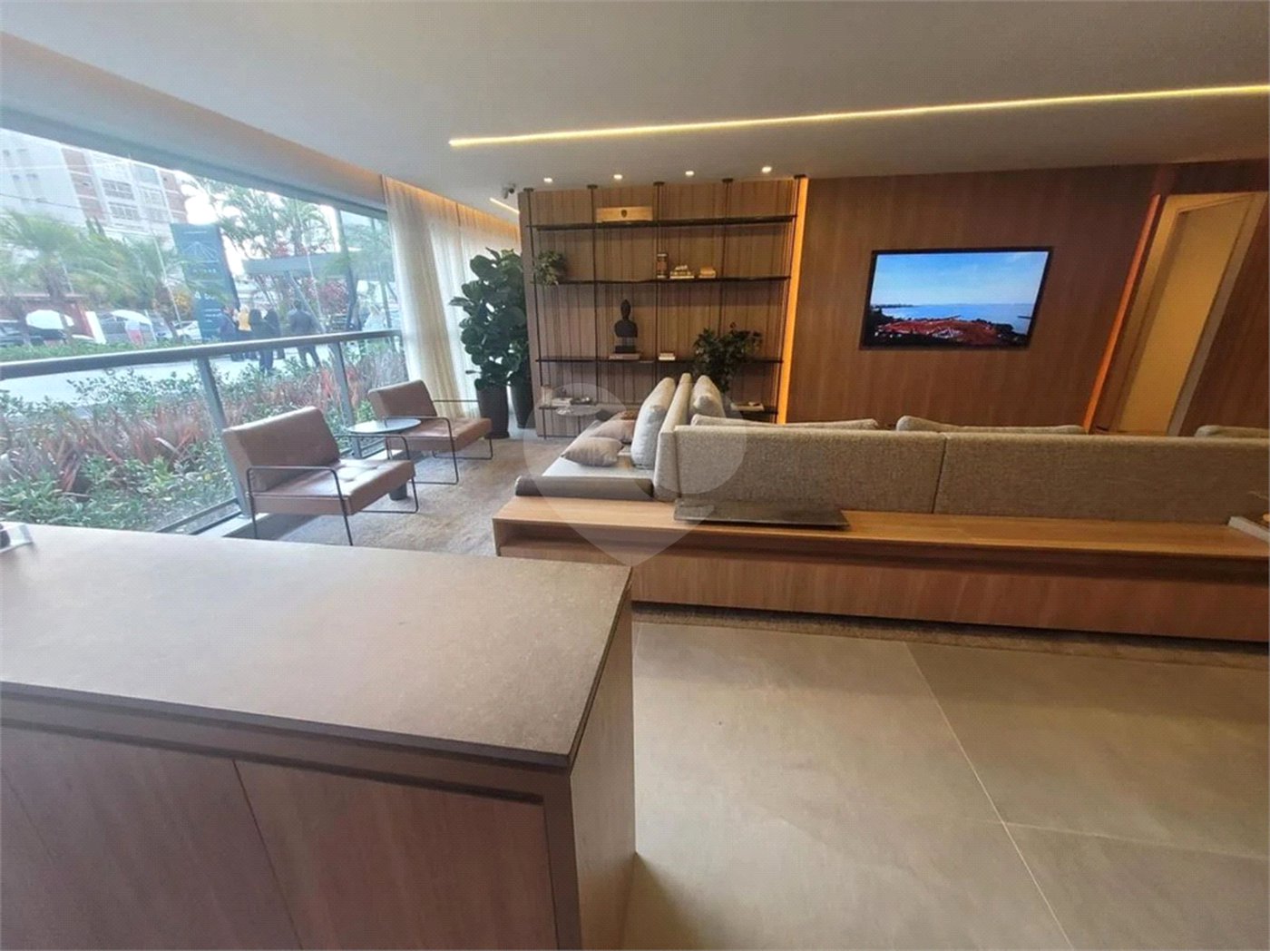 Apartamento na Mooca Vende de 4 dormitórios e 2 suítes ou com 3 suítes e sala ampliada, com área útil de 157,70 m², duas vagas de garagem.Condomínio Com lazer completo.Aceita e estuda Permuta.