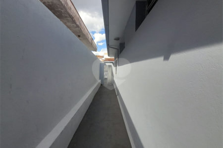 Casa Disponível para Venda ou Locação na Vila Nery – Ideal para Residência ou Comércio