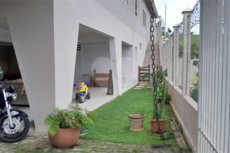 Chácara em Área Rural de Piracaia, com casa principal + 4 kitnets alugadas, excelente localização
