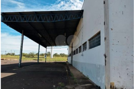 Galpão Comercial .