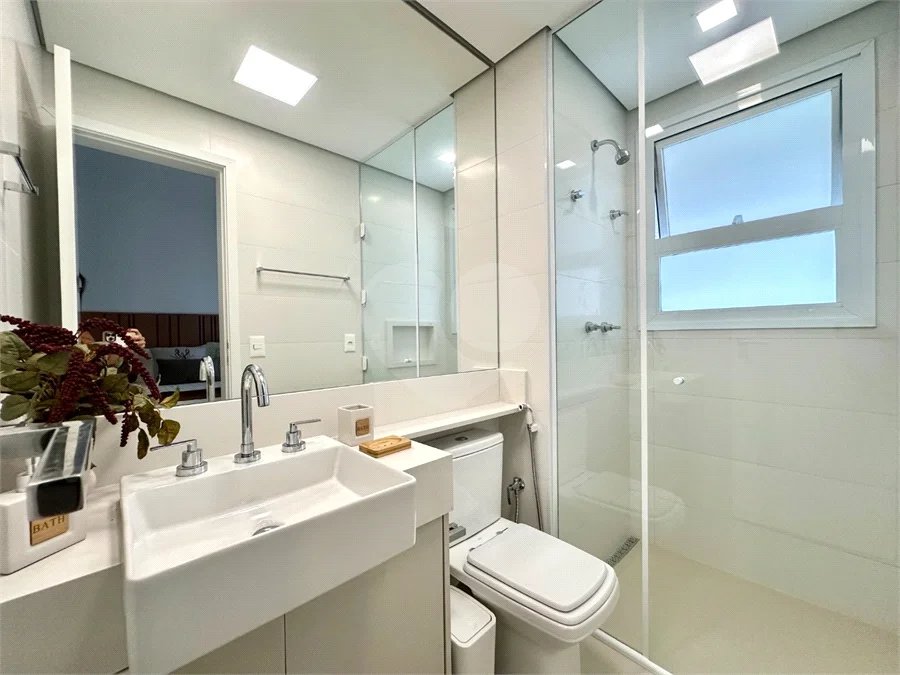 Apartamento à venda com 5 quartos, sendo 4 suítes,  em Riviera de São Lourenço, Bertioga, SP